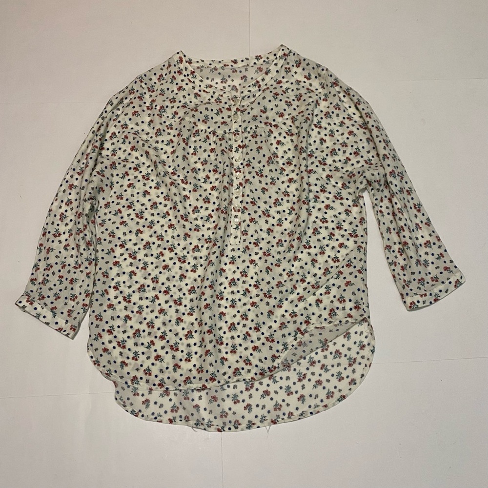 ⭐️ Floral women’s top! No brand